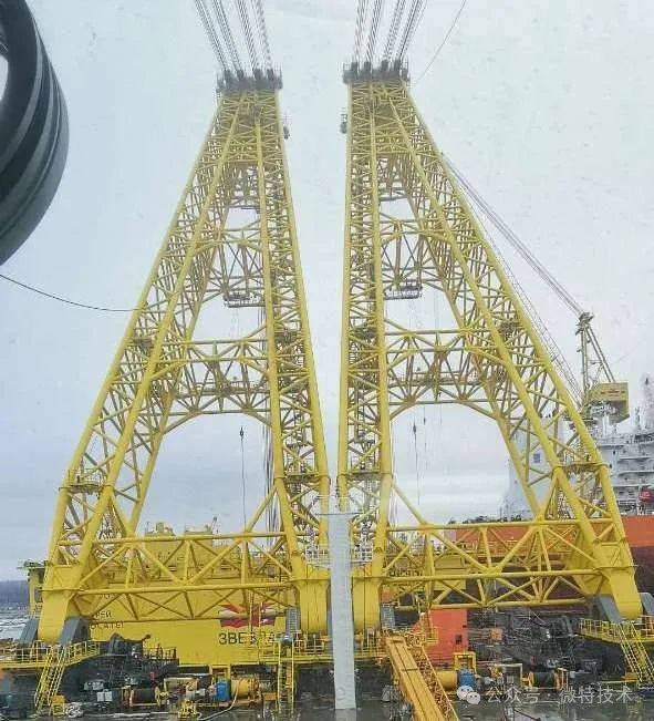 Weite Service 3500T floating crane once again assists the construction of Russia's Zvezda Shipyard