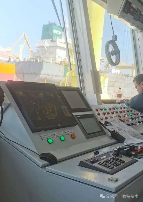 Weite Service 3500T floating crane once again assists the construction of Russia's Zvezda Shipyard