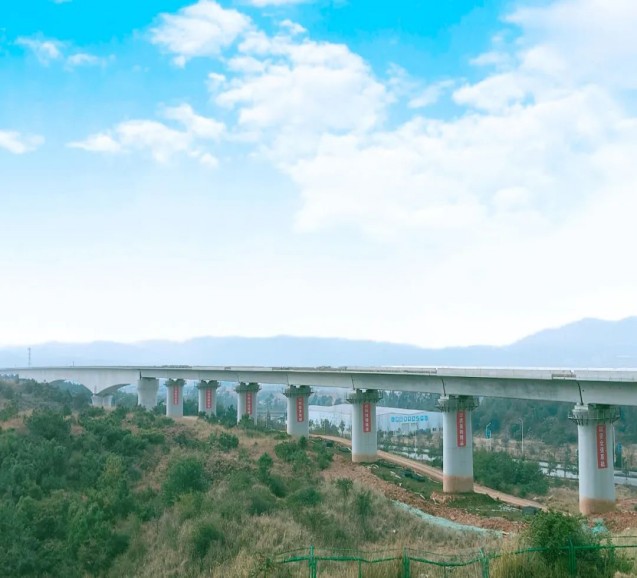 Millimeter-level navigation! Weite Beidou path planning assisted driving system was successfully applied to the 900T beam transport vehicle of the Chongqing-Kunming high-speed railway project