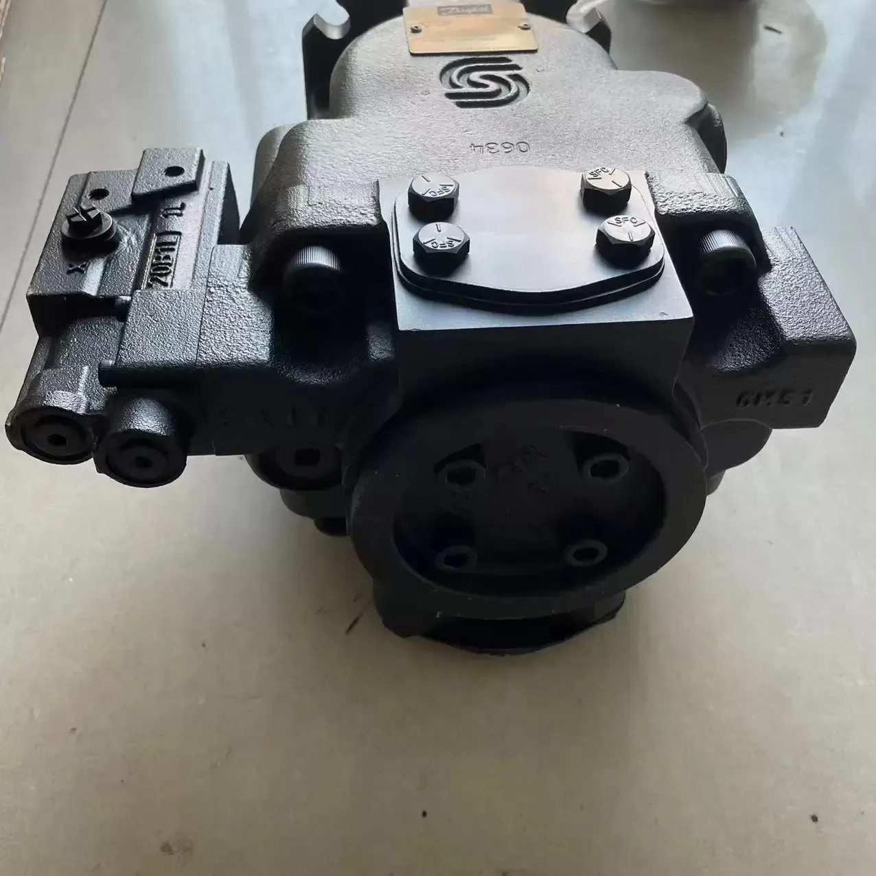 New and Used Iron Hydraulic Pump AT455737 for Excavator Main Engine Construction and Farm Industry Rental