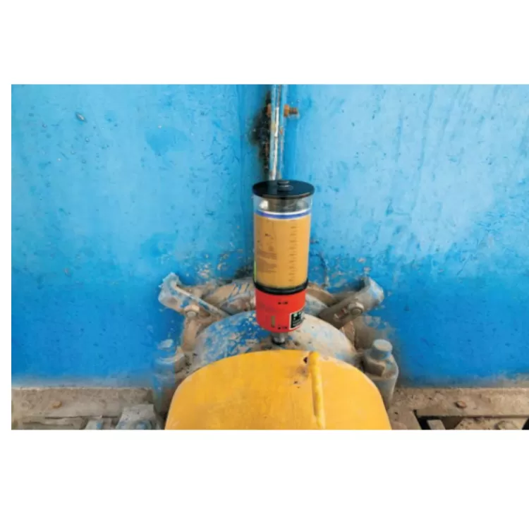 An automatic and quantitative lubrication micro plunger single-point lubrication pump